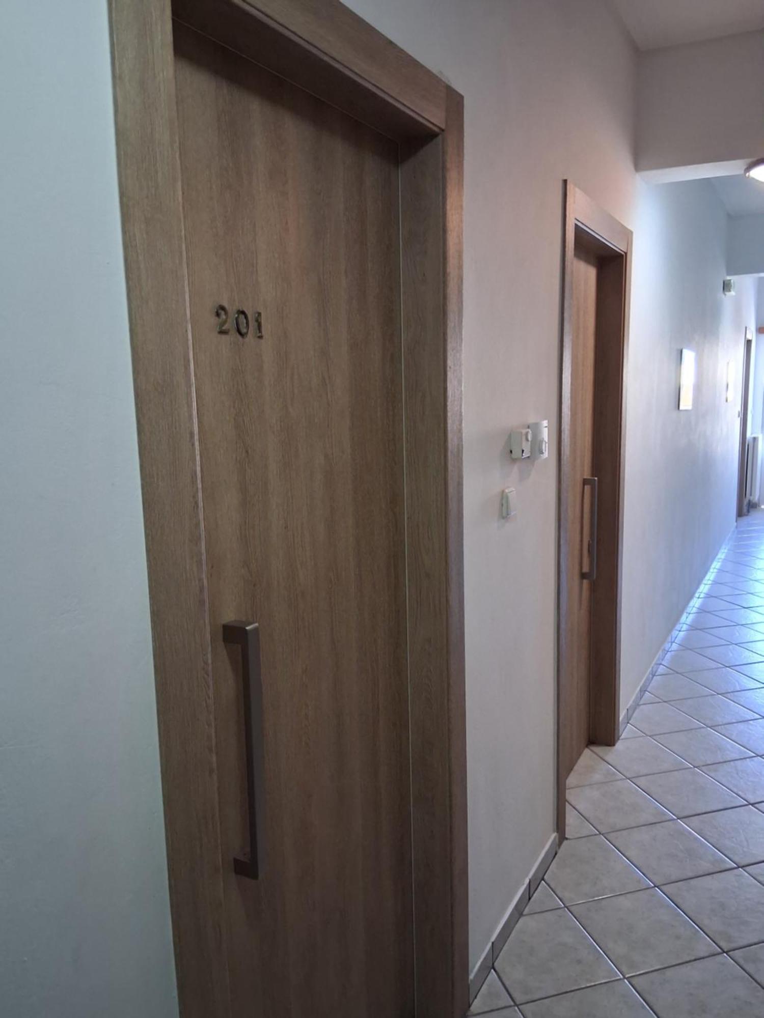 Alexandros Aparthotel Kaména Voúrla Rom bilde