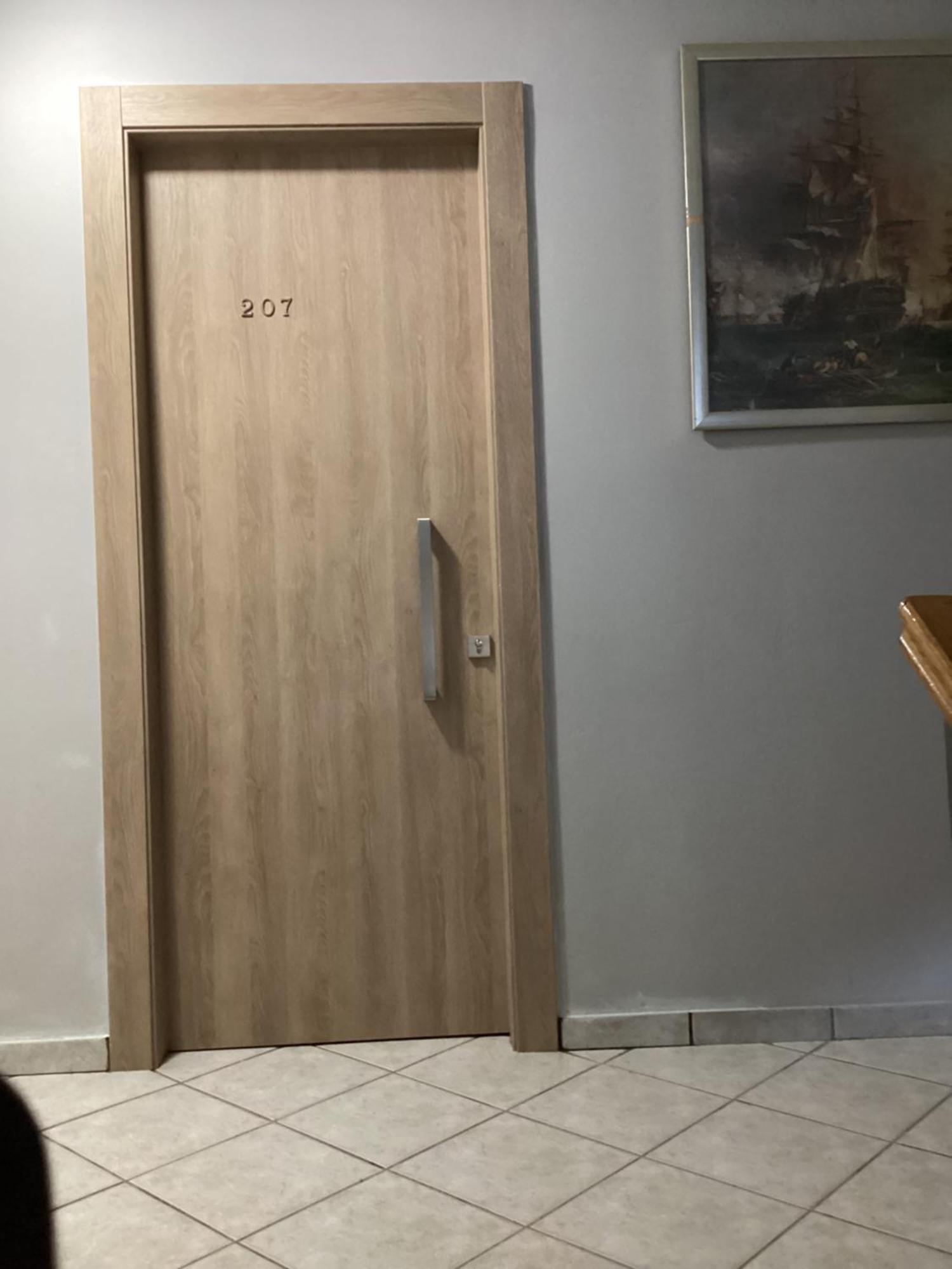 Alexandros Aparthotel Kaména Voúrla Rom bilde